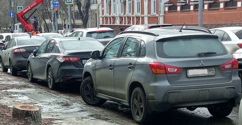 В центре Саратова сократят число мест для бесплатной парковки автомобилей В центре Саратова сократят число мест для бесплатной парковки автомобилей
